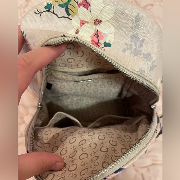 GUESS mini backpack - Picture 4 of 6